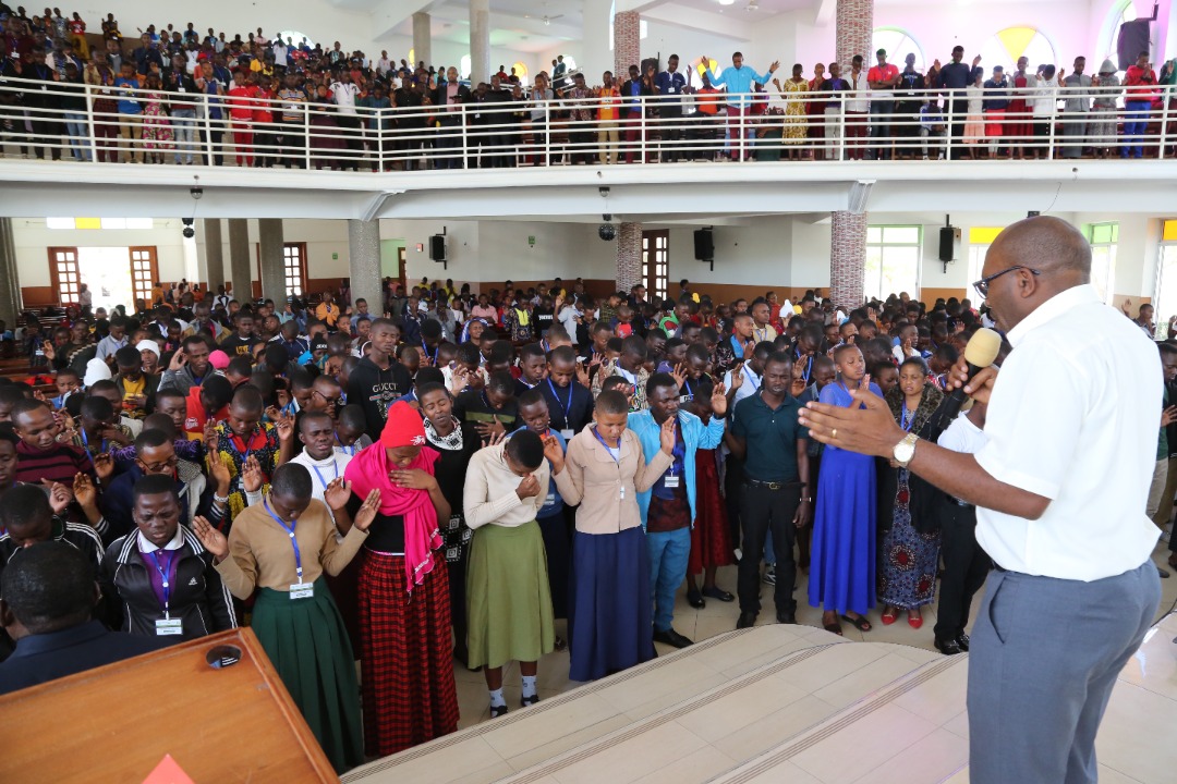 Studenterkonference i Dodoma hvor Fikia Maisha blev brugt som udgangspunkt for undervisningen -  676 unge gav deres liv til Jesus